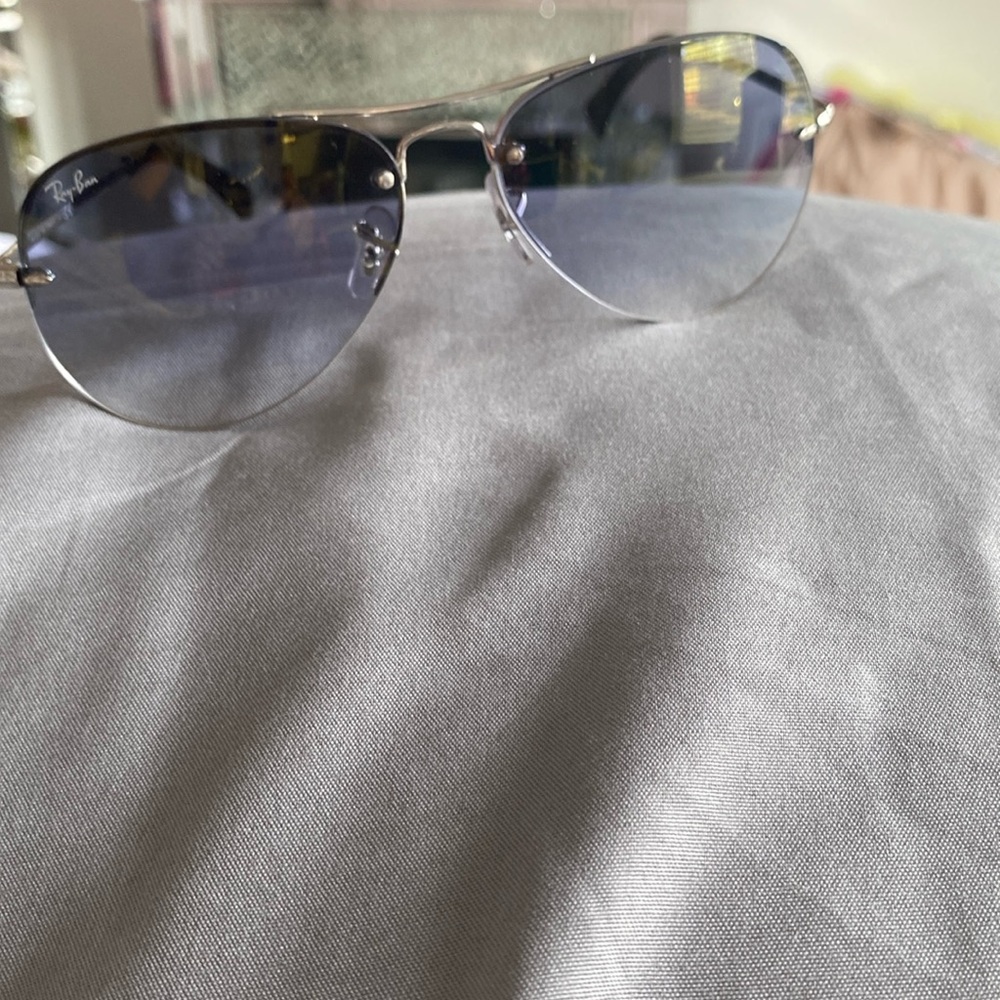 Ray-Ban sunglasses in excellent condition